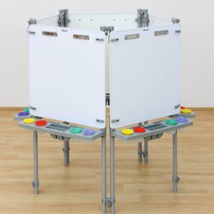 Teken-/schilderwand 5-zijdig met doorzichtige panelen en kleurrijke verfpaletten, ideaal voor samenwerking in de klas.