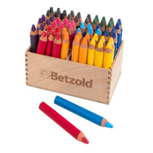 Houten doos met 60 Super JUMBO kleurpotloden in diverse kleuren, inclusief rood en blauw. Geschikt voor tekenen en kleuren.