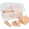 Houten kubussen in plastic doos