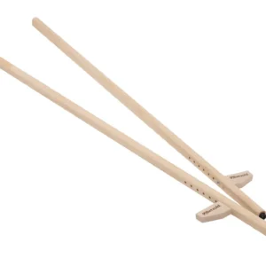 Houten stelten van 140 cm, licht van kleur met zwarte uiteinden, ideaal voor balanceren en buitenspelen.