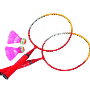 Set voor kinderen met 2 badmintonrackets en 2 shuttles in vrolijke kleuren, ideaal voor buitenspel en gym.