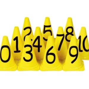 Set van 11 gele pionnen met zwarte cijfers van 0 tot 10, ideaal voor buitenlessen en sportdagen.