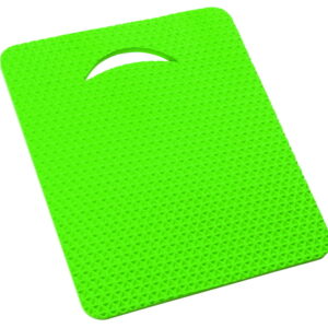 Groene zitmat van 1 x 32 x 38 cm met handvat en een structuur van kleine piramides. Geschikt voor buitenles.