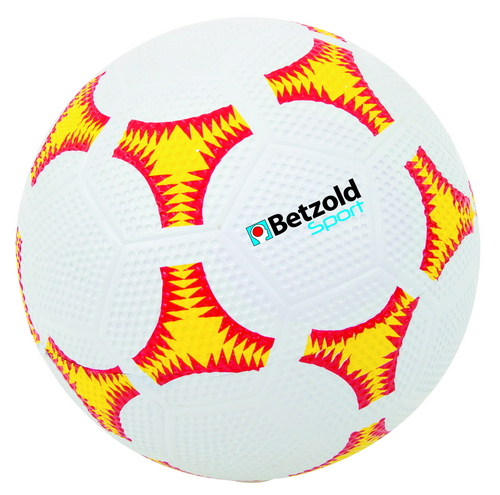 Geel-rode voetbal van slijtvast rubber met een opvallend design, geschikt voor grasvelden en voetbalkooi.