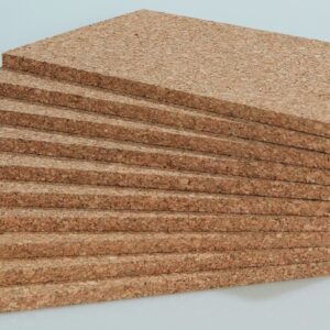 Kurken plankjes in stapel, set van 10 stuks, ideaal voor hamerspel en motorische ontwikkeling.