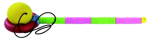 Kleurige swing lus vangspel met een gele bal en een lange, flexibele stok in roze, groen en blauw. Geschikt voor buiten.