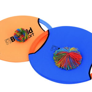Kooshie Bounce ring set met een oranje en blauwe ring, elk met een kleurrijke pompon in het midden. Geschikt voor buitenac...