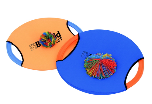Kooshie Bounce ring set met een oranje en blauwe ring, elk met een kleurrijke pompon in het midden. Geschikt voor buitenac...