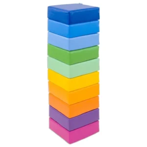 Set van 10 zachte zitkussens in vrolijke regenboogkleuren, afmeting 10x30x30 cm, gestapeld in een toren.