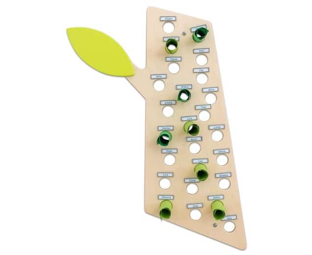 EduCasa ouderpost boomtak in petrol met 25 vakken voor opbergruimte, speelse vorm en groene bladaccenten.