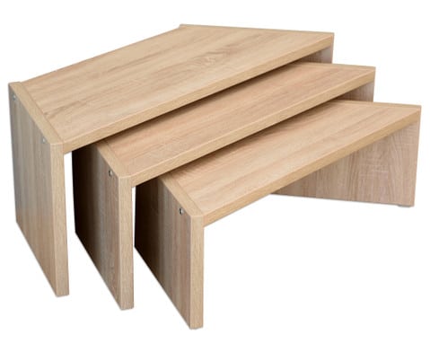 Stapelbank set Trapeze 3/St. met drie trapezevormige, lichtgewicht en stapelbare banken in houtkleur.