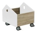 Speelkist in de vorm van een huis met raam, wit met houten front, op wielen voor gemakkelijke verplaatsing.