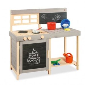 Houten buitenkeuken met kookplaat, potjes, en krijtbord voor creatieve buitenkoks.