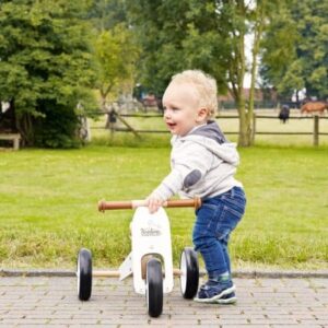 Chique houten driewieler/loopfiets, ombouwbaar naar chopper of loopfiets, ideaal voor balans en coördinatie.