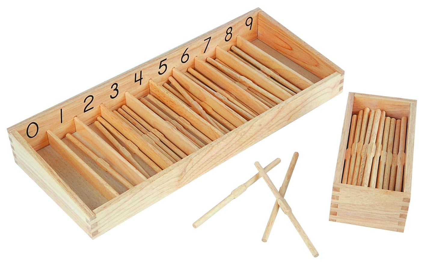 Montessori houten rekenstokken in doos met 45 stokken van verschillende lengtes voor visueel leren tellen en meten.