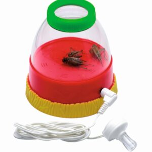 Luisterpotje voor insecten met groene deksel, rode basis en koptelefoontje, inclusief geluiden van kevers en sprinkhanen.