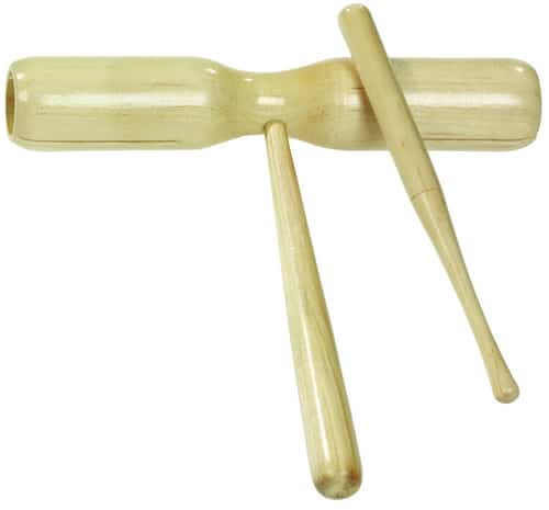 Toon blok van hout met twee stokken, geschikt voor muziekonderwijs en ritmische oefeningen.