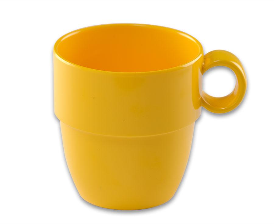Geel beker van 26 cl met handvat, geschikt voor huis- en poppenhoek, leermiddelen en speelhoeken.