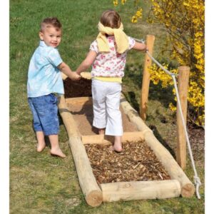 Houten Tast Pad met kinderen die verschillende texturen ontdekken, ideaal voor motorische ontwikkeling en zintuiglijke erv...