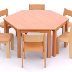 Quadro Combinatie Set met hexagonale tafel en vijf houten stoelen, ideaal voor kinderopvang en speelhoeken.