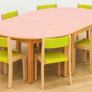 Set van een ovale tafel met roze blad en acht groene stoelen, geschikt voor kinderopvang.