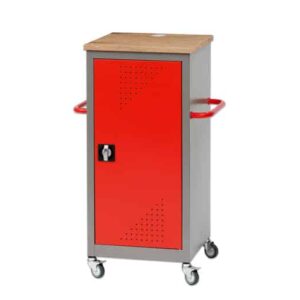 Multimedia trolley met een houten bovenblad, rode deur, en wielen voor mobiel gebruik in klaslokalen of vergaderruimtes.