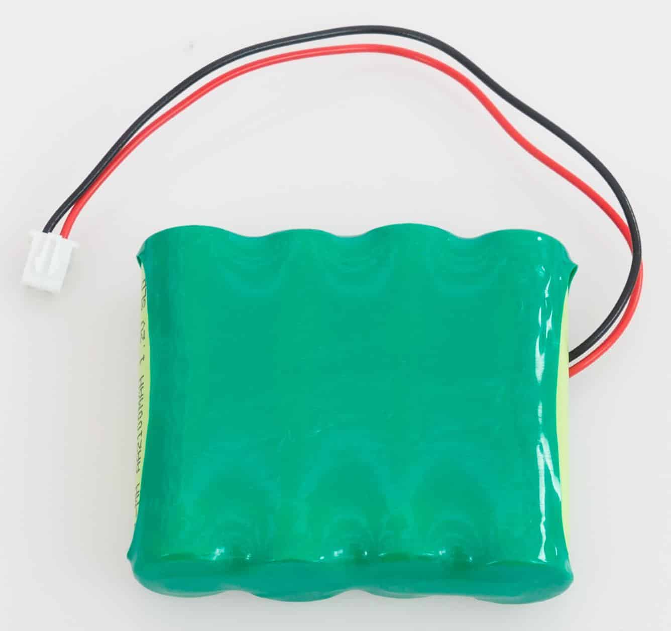 Batterijen voor Noise Control Pro, groene batterij met draden, geschikt voor klassenmanagement en leermiddelen.