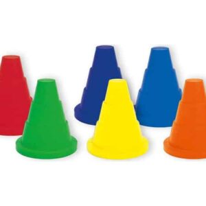 Zes zachte schuimkegels in verschillende kleuren: rood, groen, geel, blauw en oranje, lichtgewicht en veilig voor gebruik.