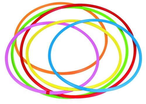 Zes kleurrijke hoepels in regenboogkleuren, 60 cm, ideaal voor gym en buitenspeelactiviteiten.