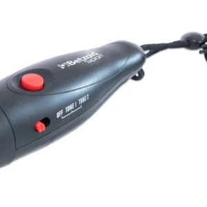 Elektronisch fluitje in zwart met rode knop, voorzien van een koord voor gebruik tijdens gym en teamsport.