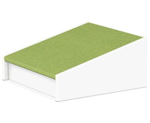 Speelplatform overgangshelling klein 50x50cm met groene, ribbelige bovenkant en witte onderkant voor vloeiende overgangen.