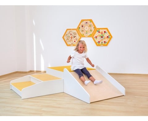 Speelpodium Set Ingo met glijbaan en trap, kleurrijk ontwerp voor kinderen, bevordert zelfstandigheid en vertrouwen.