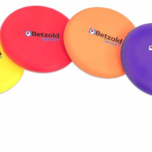 Zes zachte frisbees in verschillende kleuren: geel, rood, oranje, paars, groen en blauw, met Betzold Sport logo.