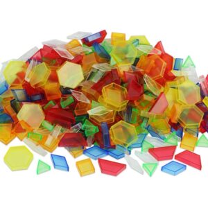 Transparante bouwfiguren in 6 kleuren en vormen, 360 stuks, verspreid over een stapelbak. Geschikt voor motoriek en leren.
