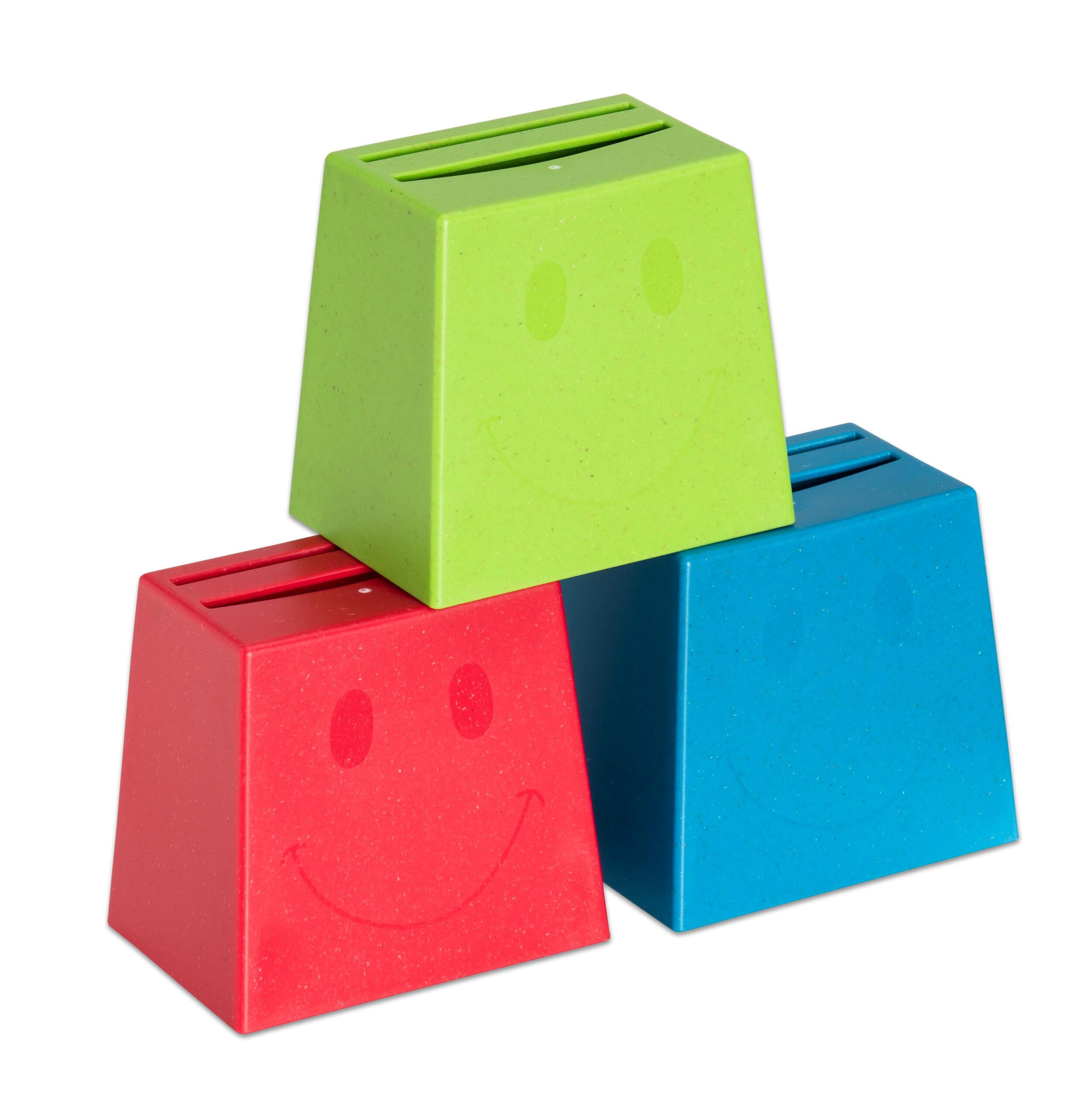 Set van 3 kleurrijke quizzbekers in groen, rood en blauw, met een glimlachend gezichtje op de voorkant.