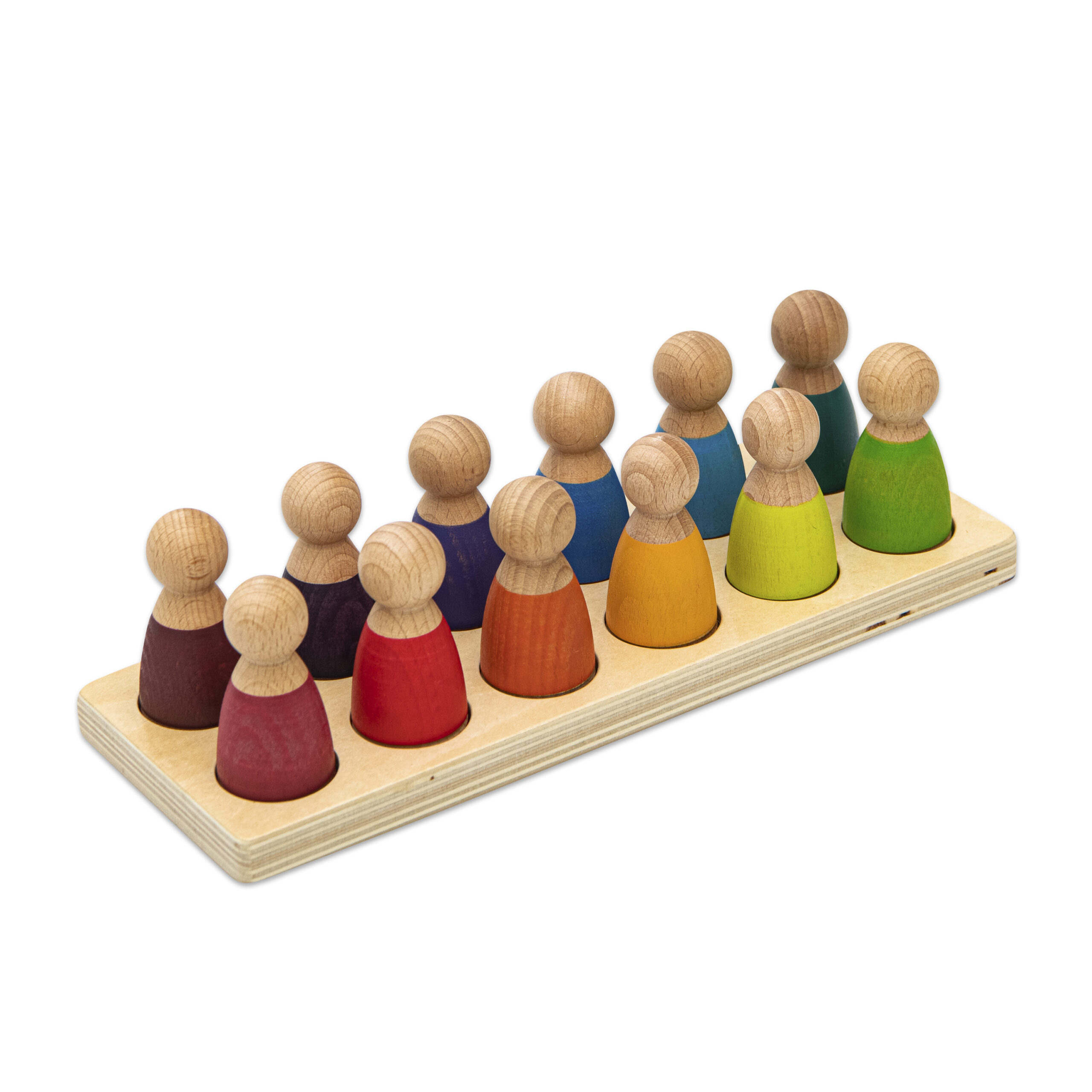 Kleurige houten speelfiguren in regenboogkleuren, 12 stuks op een houten basis. Perfect voor creatief spel.