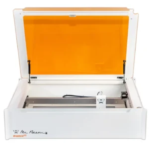 Mr Beam Dreamcut II lasersnijder met open deksel, krachtige 10W laserkop zichtbaar in de werkruimte.