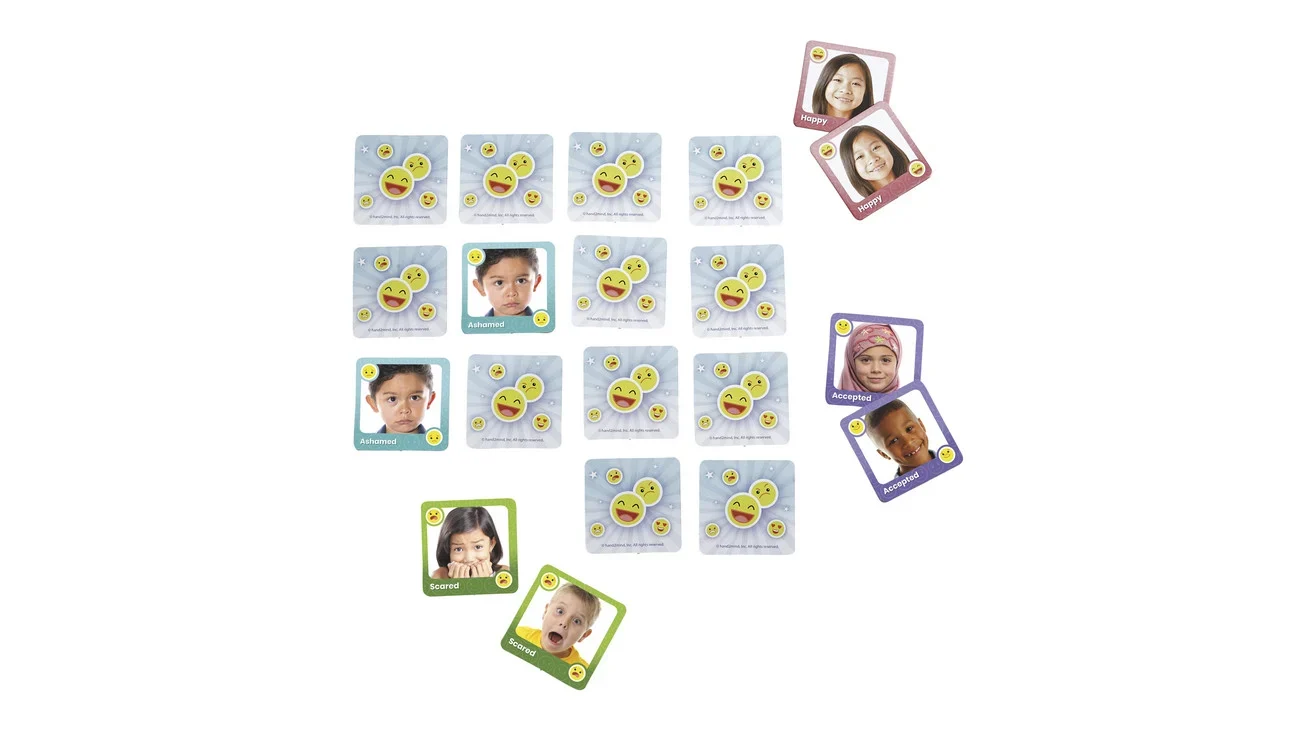 Gevoelens Memo spel met kaarten van gezichten en emoticons, ontworpen voor sociaal-emotionele ontwikkeling.