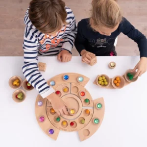Houten seizoenen cyclus van beuken, Ø 44,5 cm, met kleurrijke stenen en platte schaal voor seizoensgebonden schatten.