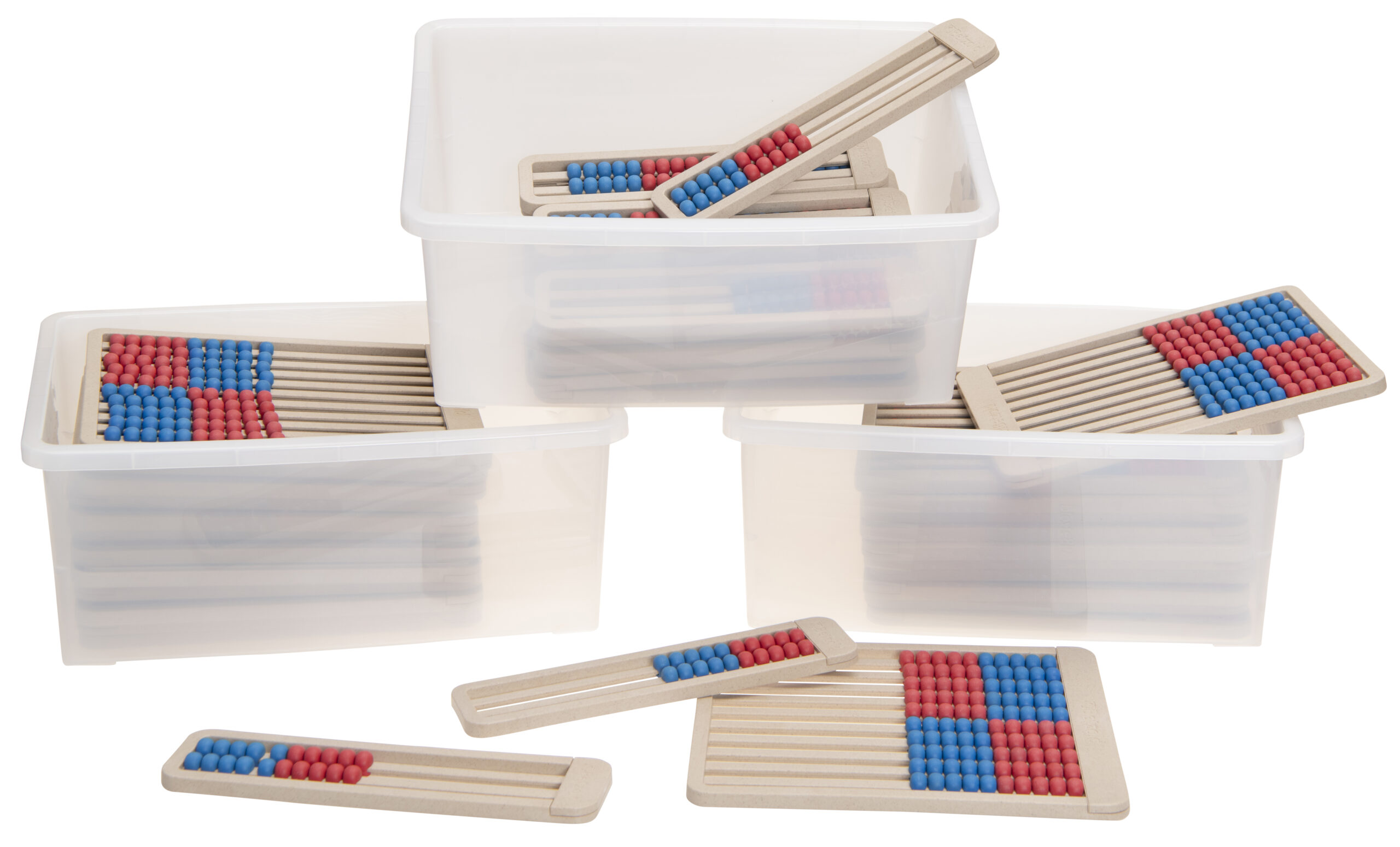 Set van houten rekentools in rood en blauw, verpakt in vier doorzichtige opbergdozen.