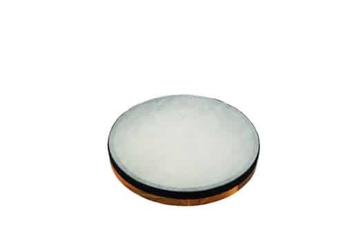 Handtrommel van 20 cm met een ronde, witte huid en een houten rand, ideaal voor muziekeducatie.
