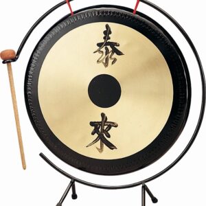 Tafelgong met metalen statief en houten mallet, produceert diepe, resonerende tonen voor muzikale ontdekking.