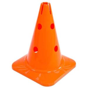 Oranje kegel van 30 cm met gaten, geschikt voor buitenlessen en sportdagen.