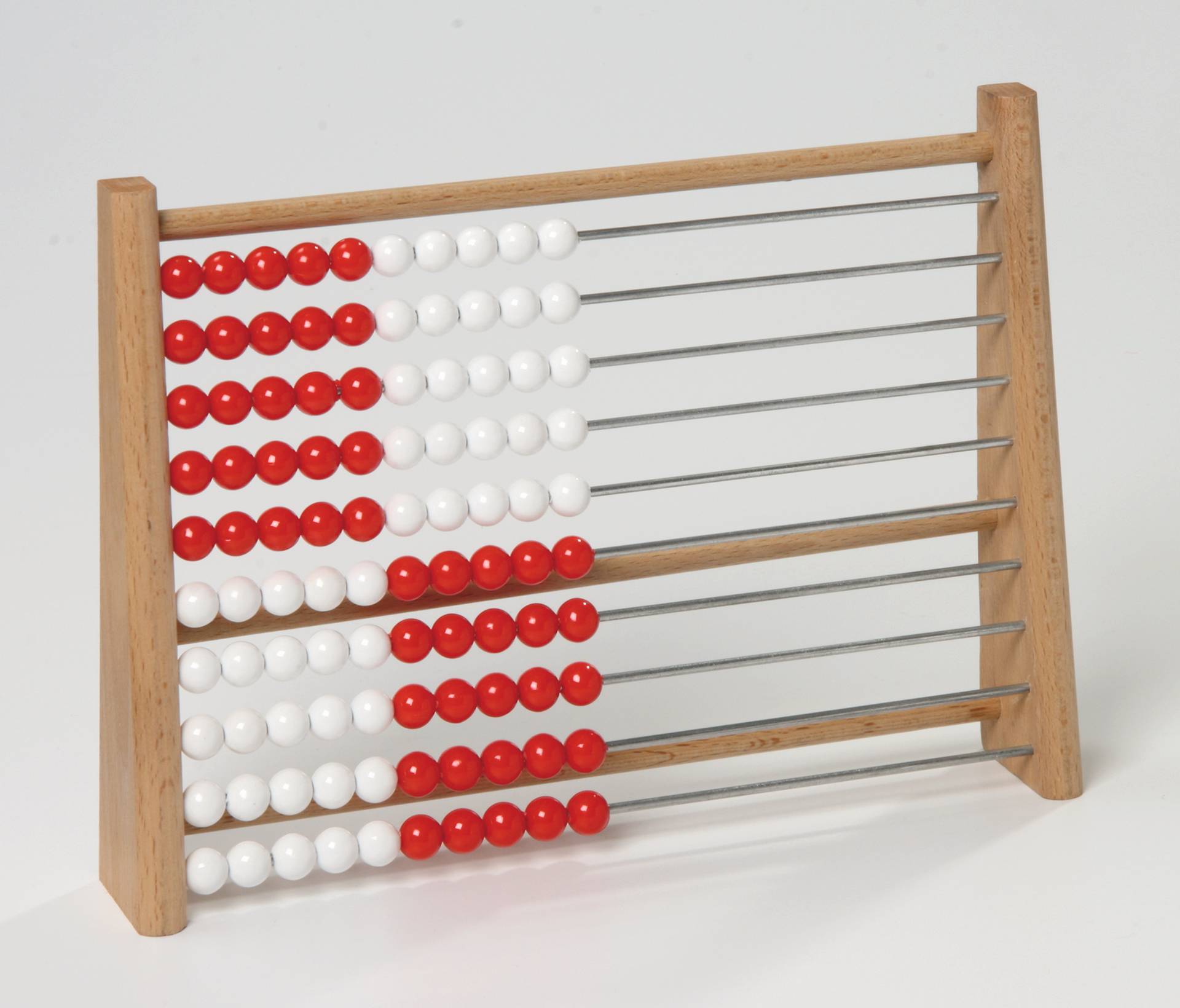 Telraam 100 in rood/wit, 25 x 18 cm, met schuine hardhouten zijkanten en vijf rijen kralen voor rekenlessen.
