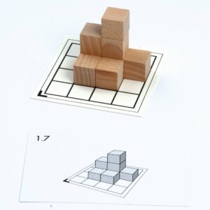 Cubo Opdrachtkaarten met houten blokken, stapelvormen en instructiekaart voor 3D-ruimtelijk inzicht.