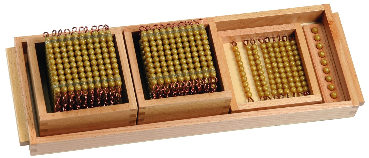 Negenspel met houten kistje, drie vakken met gele kralen en koperen draden voor het leren van vermenigvuldigen.