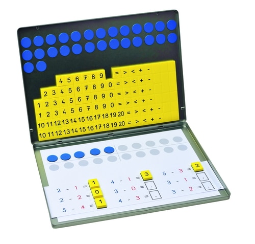 Magnetische rekendoos met cijfers tot 20 en symbolen voor rekenen, ideaal voor kinderen om sommen te oefenen.