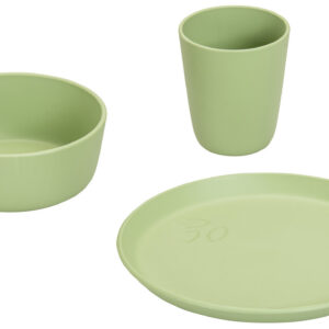 Duurzame servies set in groen, bestaande uit een kom, bord en beker, ideaal voor crèches en scholen.