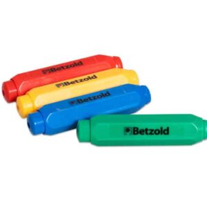 Set van 4 magnetische krijthouders in rood, geel, blauw en groen, met stevige kunststof tangetjes voor eenvoudig gebruik.