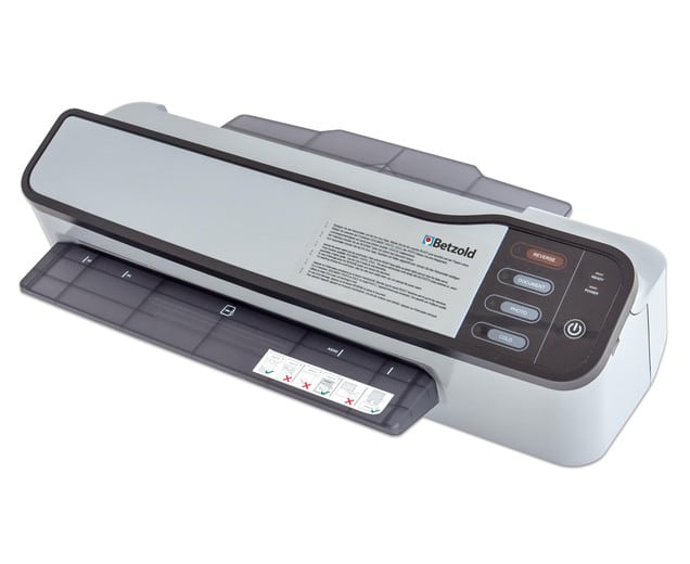 Lamineerapparaat Laminator Vision met bedieningsknoppen en invoeropening voor documenten en sjablonen. Leverbaar maart 2024.